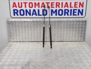Usagé Kit amortisseur gaz hayon Ford B-Max Prix € 15,00 Règlement à la marge proposé par Automaterialen Ronald Morien B.V.