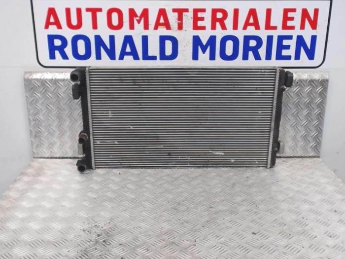 Usagé Radiateur Volkswagen New Beetle (9C1/9G1) 1.6 Prix € 30,00 Règlement à la marge proposé par Automaterialen Ronald Morien B.V.