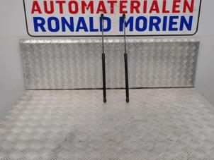 Gebrauchte Set Gasdämpfer Heckklappe Volkswagen Polo V (6R) 1.2 TSI Preis € 10,00 Margenregelung angeboten von Automaterialen Ronald Morien B.V.