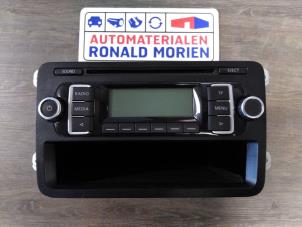 Używane Radioodtwarzacz CD Volkswagen Polo V (6R) 1.2 TDI 12V BlueMotion Cena € 35,00 Procedura marży oferowane przez Automaterialen Ronald Morien B.V.