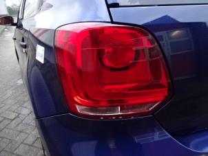 Gebrauchte Rücklicht links Volkswagen Polo V (6R) 1.2 TDI 12V BlueMotion Preis € 29,50 Margenregelung angeboten von Automaterialen Ronald Morien B.V.