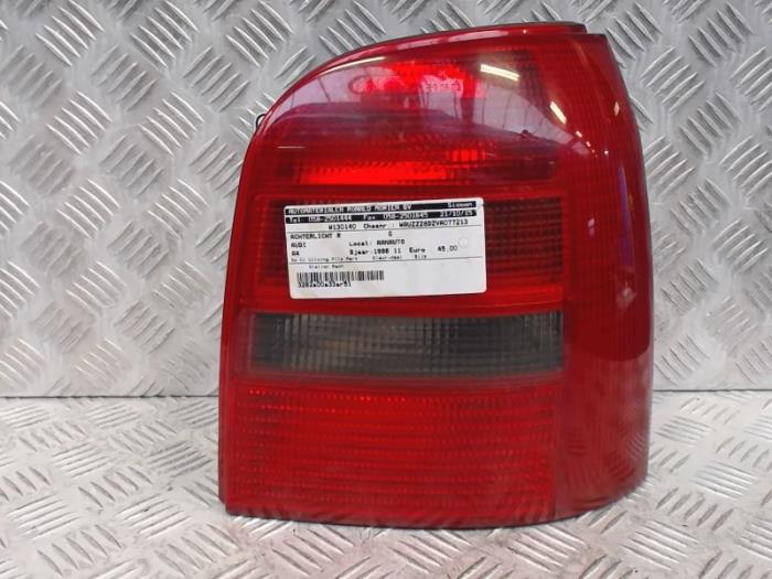 Taillight, right from a Audi A4 Avant Quattro (B5) 2.6 V6 1996