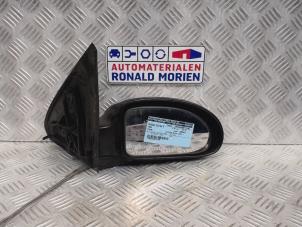 Used Wing mirror, right Ford Focus 1 1.6 16V Price € 40,00 Margin scheme offered by Automaterialen Ronald Morien B.V.