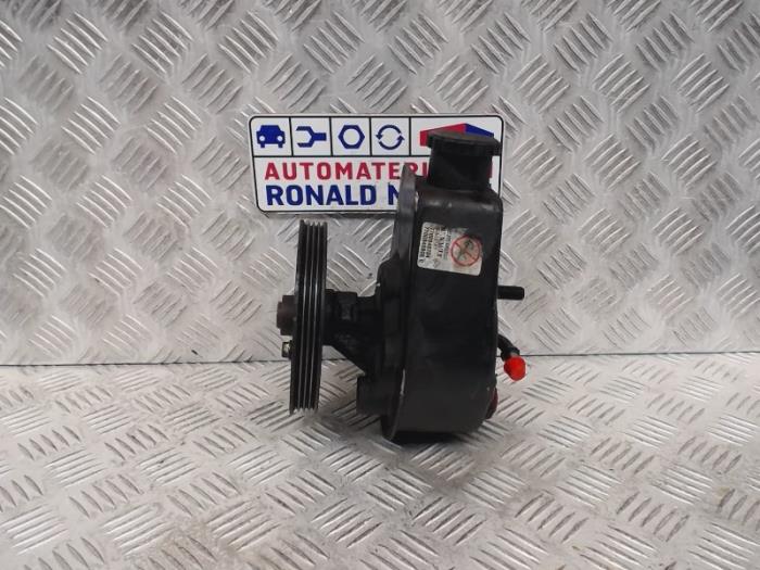 Usagé Pompe de direction Renault Megane Scénic (JA) 1.6 RT Prix € 85,00 Règlement à la marge proposé par Automaterialen Ronald Morien B.V.