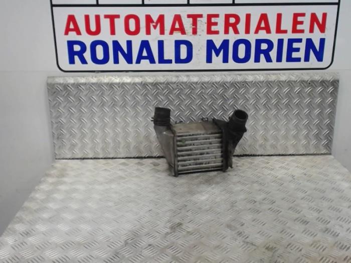 Usados Intercooler Volkswagen Golf III Variant (1H5) 1.9 TDI Precio € 70,00 Norma de margen ofrecido por Automaterialen Ronald Morien B.V.