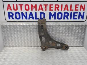 Usagé Bras de suspension avant droit Renault Trafic New (FL) 2.0 dCi 16V 115 Prix € 40,00 Règlement à la marge proposé par Automaterialen Ronald Morien B.V.