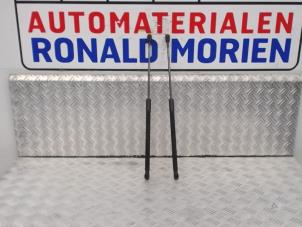 Gebrauchte Set Gasdämpfer Heckklappe Volkswagen Polo V (6R) Preis € 10,00 Margenregelung angeboten von Automaterialen Ronald Morien B.V.