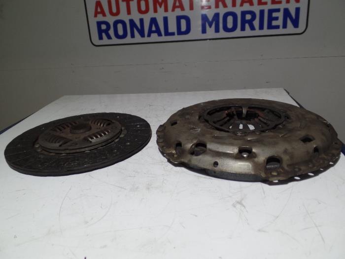 Clutch kit (complete) from a Volkswagen Crafter 2.0 BiTDI 4Motion 2015