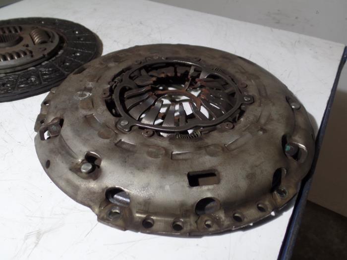 Clutch kit (complete) from a Volkswagen Crafter 2.0 BiTDI 4Motion 2015