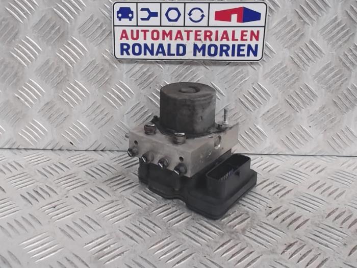Używane Pompa ABS Ford Transit 2.2 TDCi 16V RWD Cena € 250,00 Procedura marży oferowane przez Automaterialen Ronald Morien B.V.