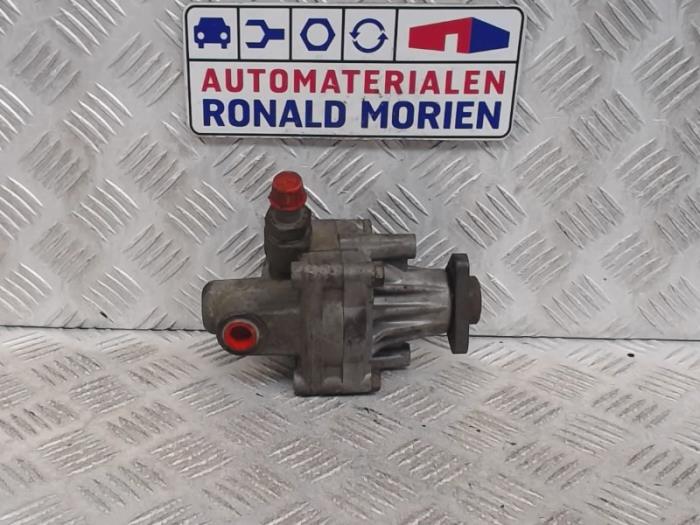 Usagé Pompe de direction Audi A4 Avant (B5) 1.8 20V Prix € 25,00 Règlement à la marge proposé par Automaterialen Ronald Morien B.V.