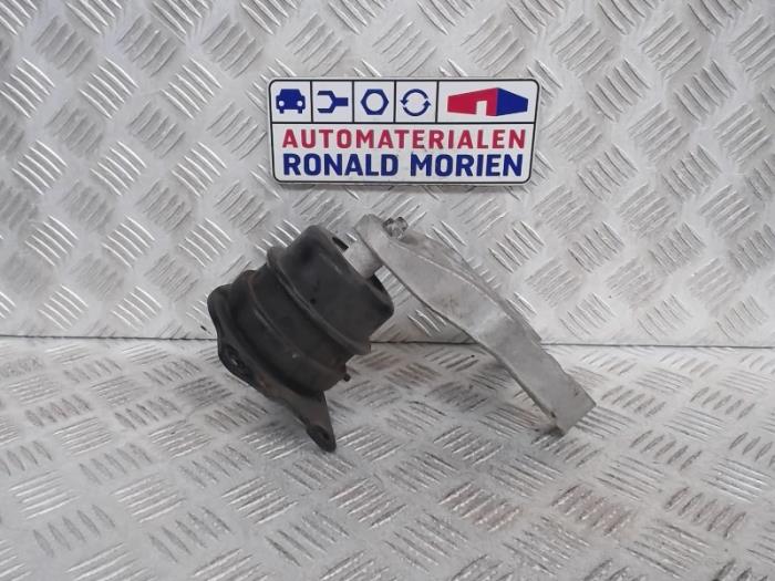 Used Engine mount Volkswagen Polo IV (9N1/2/3) 1.2 12V Price € 25,00 Margin scheme offered by Automaterialen Ronald Morien B.V.