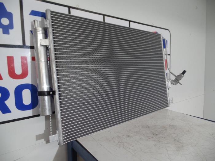 Condensador de aire acondicionado de un Volkswagen Crafter 2.0 BiTDI 2013