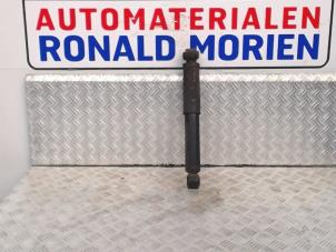 Usados Amortiguador derecha detrás Renault Master IV (FV) 2.3 dCi 110 16V FWD Precio € 30,00 Norma de margen ofrecido por Automaterialen Ronald Morien B.V.