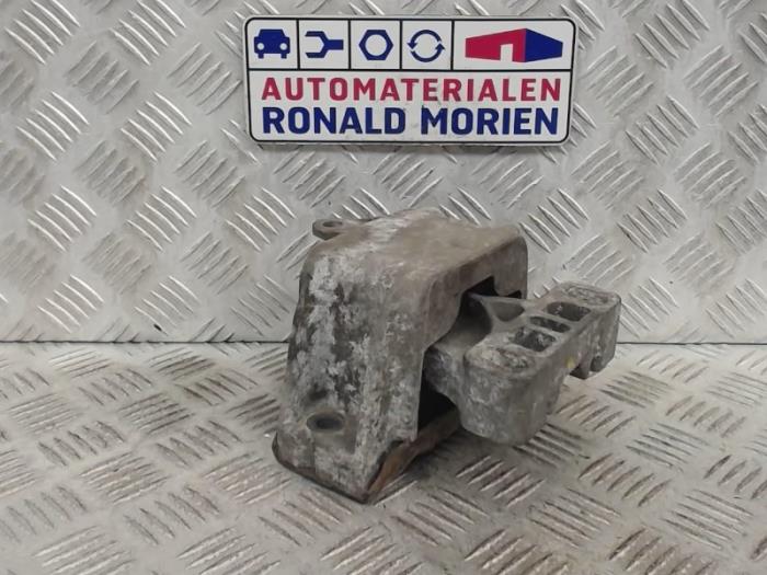 Used Engine mount Volkswagen Golf IV (1J1) 1.9 TDI 110 Price € 25,00 Margin scheme offered by Automaterialen Ronald Morien B.V.
