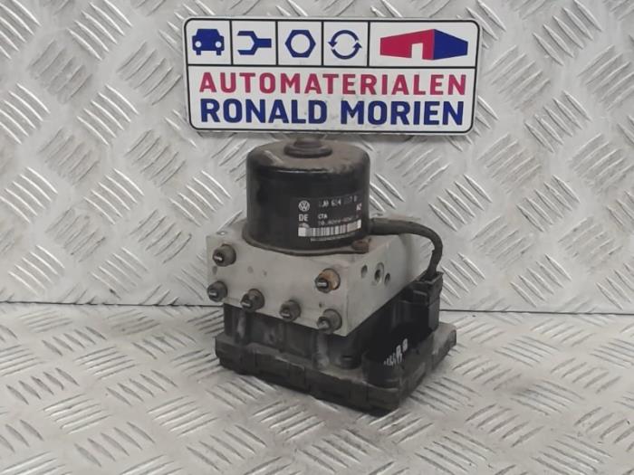 Usagé Bloc ABS Volkswagen Golf IV (1J1) 1.9 TDI 110 Prix € 35,00 Règlement à la marge proposé par Automaterialen Ronald Morien B.V.
