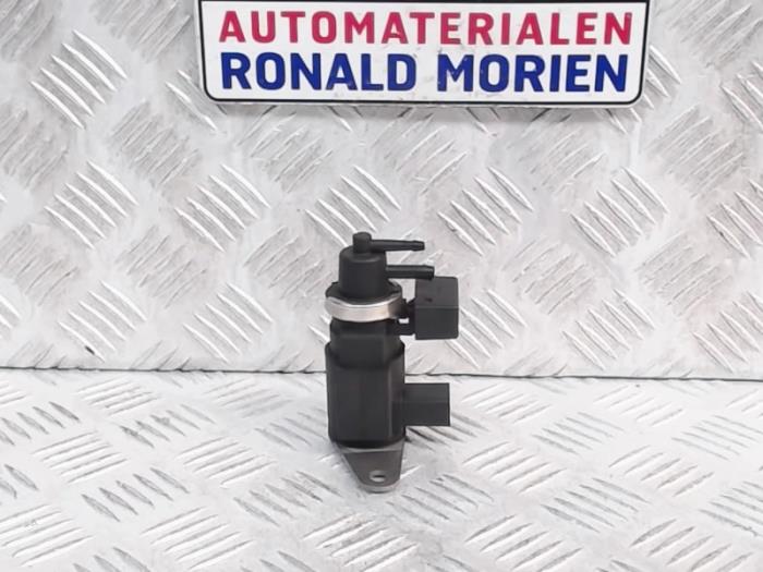 Używane Przetwornica Audi A8 (D3) 4.0 TDI V8 32V Quattro Cena € 30,00 Procedura marży oferowane przez Automaterialen Ronald Morien B.V.