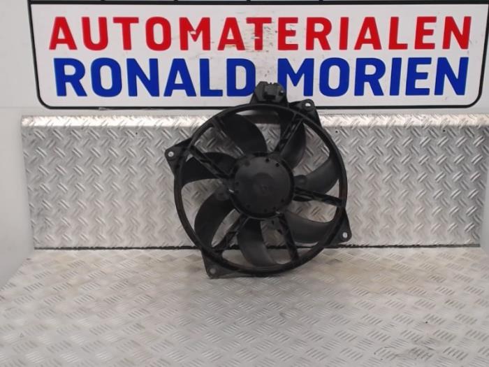 Cooling fans from a Renault Megane III Berline (BZ) 1.5 dCi 110 2014