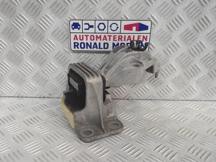 Used Engine mount Renault Megane III Berline (BZ) 1.5 dCi 110 Price € 60,00 Margin scheme offered by Automaterialen Ronald Morien B.V.