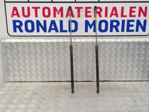 Usados Juego de amortiguadores de gas del portón trasero Ford Focus Precio € 30,00 Norma de margen ofrecido por Automaterialen Ronald Morien B.V.