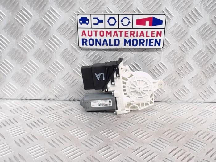 Usados Motor de ventanilla de puerta Seat Leon (1P1) 1.2 TSI Precio € 75,00 Norma de margen ofrecido por Automaterialen Ronald Morien B.V.
