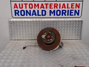 Used Knuckle, rear left Landrover Range Rover Evoque (LVJ/LVS) 2.2 eD4 16V Price € 125,00 Margin scheme offered by Automaterialen Ronald Morien B.V.