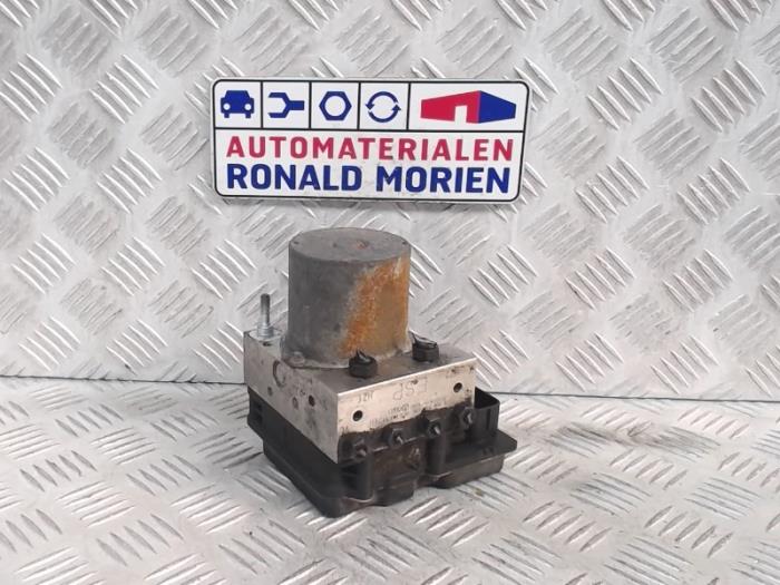 Begagnade ABS-pump Audi A4 (B7) 2.0 TDI 16V Quattro Pris € 75,00 Marginaltabell erbjuds av Automaterialen Ronald Morien B.V.