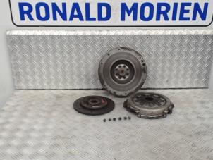 Used Clutch kit (complete) Suzuki Grand Vitara II (JT) 1.6 16V Price on request offered by Automaterialen Ronald Morien B.V.