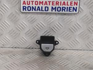 Usados Interruptor de freno de mano Landrover Range Rover Evoque (LVJ/LVS) 2.2 eD4 16V Precio € 19,00 Norma de margen ofrecido por Automaterialen Ronald Morien B.V.