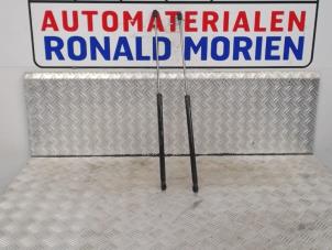 Used Set of tailgate gas struts Landrover Range Rover Evoque (LVJ/LVS) 2.2 eD4 16V Price € 35,00 Margin scheme offered by Automaterialen Ronald Morien B.V.