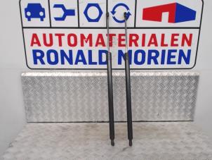 Usagé Verin de coffre Volkswagen Transporter T5 1.9 TDi Prix € 35,00 Règlement à la marge proposé par Automaterialen Ronald Morien B.V.