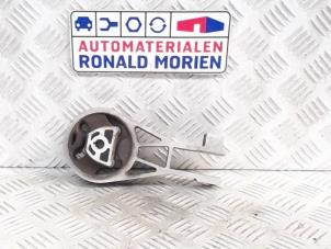 Usagé Support boîte de vitesses Opel Corsa Prix € 15,00 Règlement à la marge proposé par Automaterialen Ronald Morien B.V.