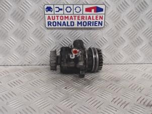 Used Power steering pump Volkswagen Transporter T5 2.5 TDi Price € 95,00 Margin scheme offered by Automaterialen Ronald Morien B.V.