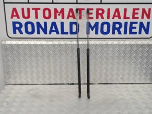 Gebrauchte Set Gasdämpfer Heckklappe Opel Corsa Preis € 30,00 Margenregelung angeboten von Automaterialen Ronald Morien B.V.