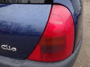 Used Taillight, right Renault Clio II (BB/CB) 1.2 16V Price € 20,00 Margin scheme offered by Automaterialen Ronald Morien B.V.