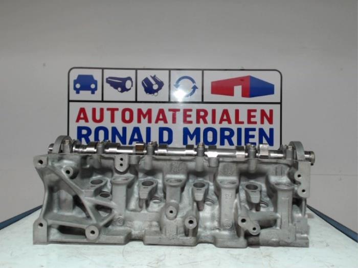 Cylinder head from a Renault Clio II Societe (SB) 1.5 dCi 80 2003