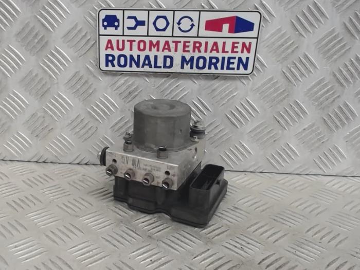 Używane Pompa ABS Volkswagen Polo V (6R) 1.2 12V Cena € 39,00 Procedura marży oferowane przez Automaterialen Ronald Morien B.V.
