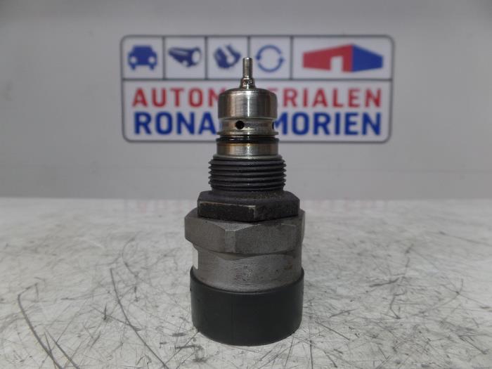 Volkswagen Golf Fuel pressure regulators stock