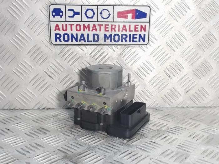 Usagé Bloc ABS Dacia Logan MCV II/III/Sandero Wagon 1.0 Sce 12V Prix € 250,00 Règlement à la marge proposé par Automaterialen Ronald Morien B.V.