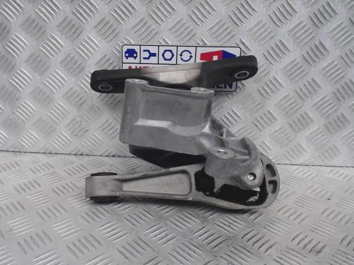 Usagé Support moteur Volvo V40 (MV) 2.0 D4 16V Prix € 25,00 Règlement à la marge proposé par Automaterialen Ronald Morien B.V.