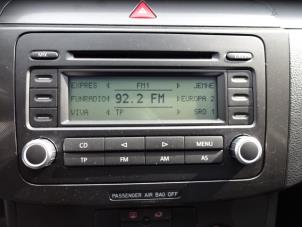 Gebrauchte Radio CD Spieler Volkswagen Passat (3C2) 1.6 FSI 16V Preis € 95,00 Margenregelung angeboten von Automaterialen Ronald Morien B.V.