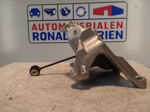 Used Engine mount Audi A4 (B9) 2.0 TFSI 16V Price € 29,00 Inclusive VAT offered by Automaterialen Ronald Morien B.V.