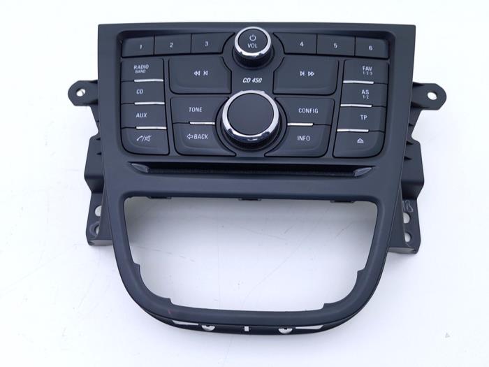 Używane Panel obslugi radia Opel Mokka/Mokka X 1.4 Turbo 16V 4x2 Cena € 39,00 Procedura marży oferowane przez Automaterialen Ronald Morien B.V.