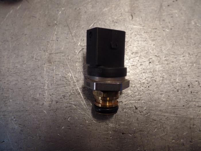 Sensor de presión de combustible de un Volkswagen Scirocco (137/13AD) 2.0 TSI 16V 2014