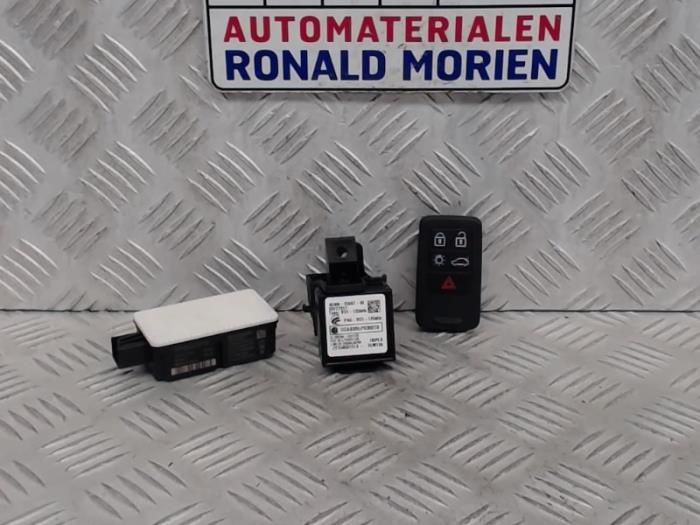 Używane Stacyjka + Kluczyk Volvo V40 (MV) 1.6 D2 Cena € 30,00 Procedura marży oferowane przez Automaterialen Ronald Morien B.V.