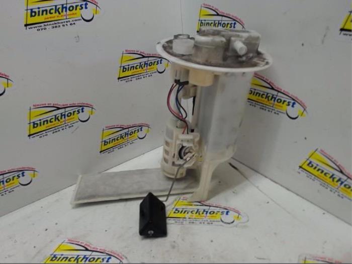 Electric fuel pump from a Toyota Yaris III (P13) 1.33 16V Dual VVT-I 2012