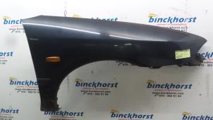 Używane Blotnik prawy przód Mitsubishi Carisma 1.6i 16V Cena € 63,00 Procedura marży oferowane przez Binckhorst BV