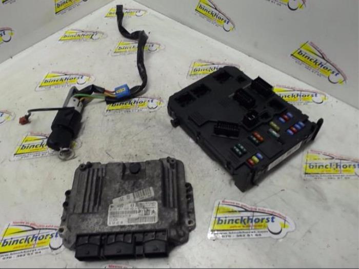 Used Ignition lock + computer Peugeot 206 (2A/C/H/J/S) 1.6 HDi 16V Price € 78,75 Margin scheme offered by Binckhorst BV