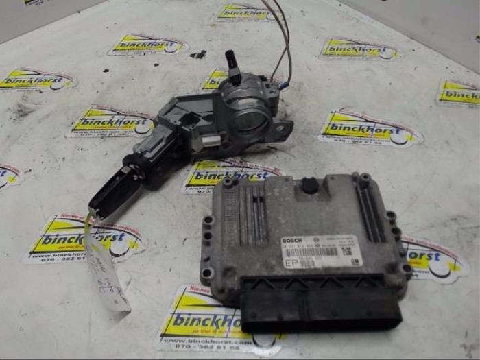 Used Ignition lock + computer Opel Astra H (L48) 1.9 CDTi 16V 120 Price € 99,75 Margin scheme offered by Binckhorst BV