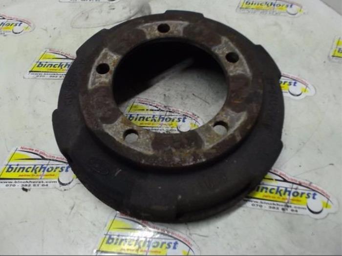 Używane Hamulec bebnowy tyl Ford Transit 2.0 TDdi 16V 260S Cena € 31,50 Procedura marży oferowane przez Binckhorst BV